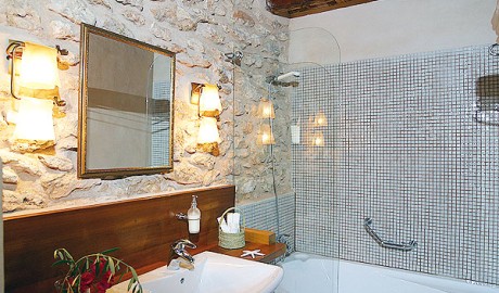 Countryside hotel image