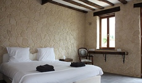 Accessible scenic room in rural Burgundy image