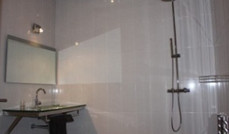 Accessible scenic room in rural Burgundy image