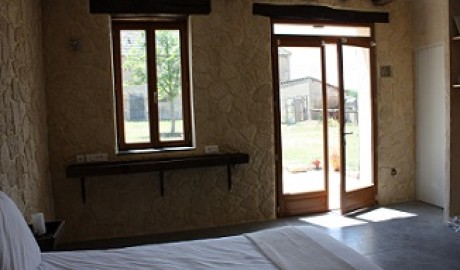 Accessible scenic room in rural Burgundy image