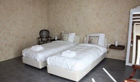 Accessible scenic room in rural Burgundy image