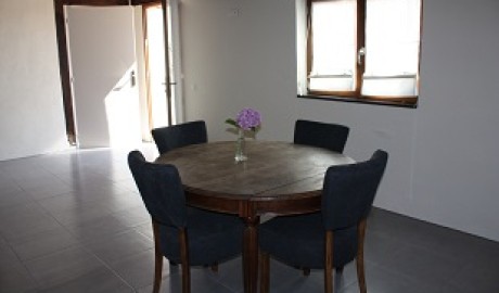 Accessible scenic room in rural Burgundy image