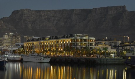 Luxury Harbour hotel image