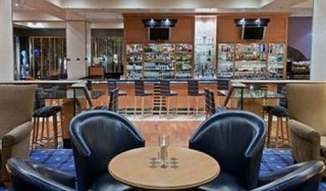 Contemporary 5 star hotel image