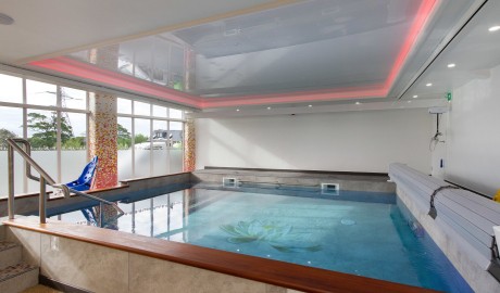 Pet Friendly Accessible Lake View Cottage - with hot tub image