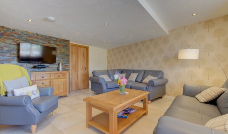 Pet Friendly Accessible Lake View Cottage - with hot tub image