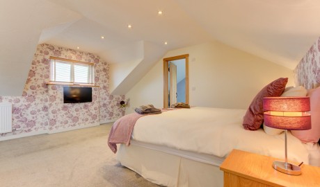 Accessible Fishing Lake Cottage with hot tub image