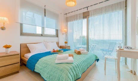 Luxurious Greek Villa image