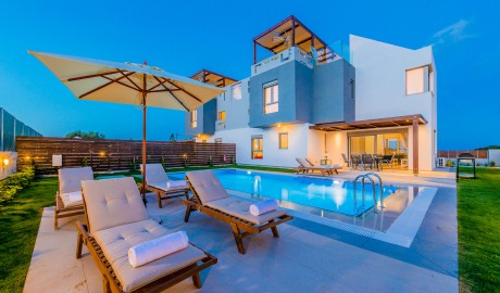 Luxurious Greek Villa image
