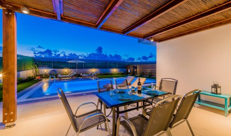 Luxurious Greek Villa image