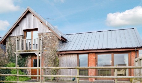 Farm cottage image