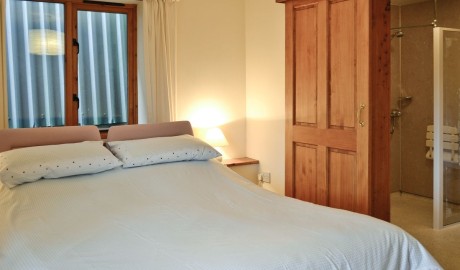 Farm cottage image