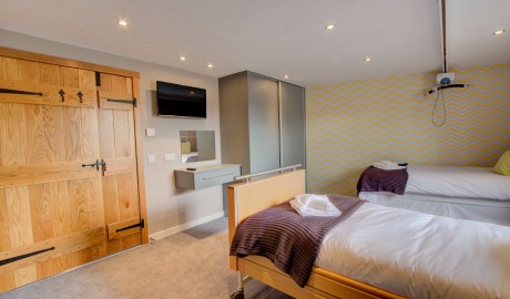 Accessible Cottage with hot tub image