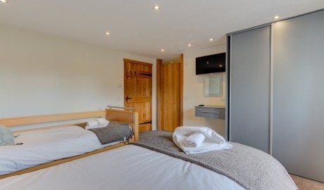 Accessible Cottage with hot tub image