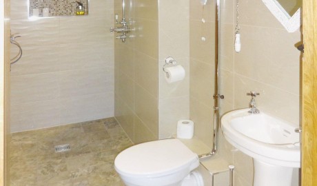 Accessible Cottage with Hot Tub image
