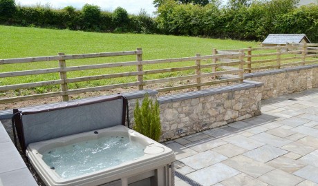 Accessible Cottage with Hot Tub image