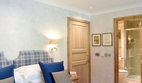 Wheelchair-accessible Riverside Lodge image