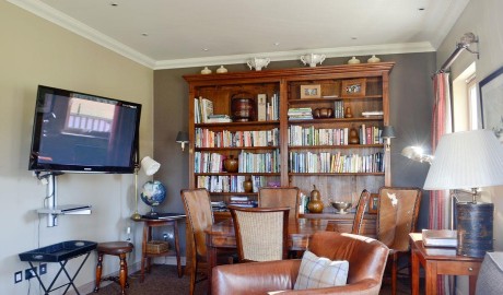 Wheelchair-accessible Riverside Lodge image