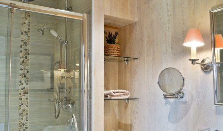 Wheelchair-accessible Riverside Lodge image