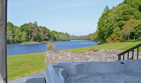 Wheelchair-accessible Riverside Lodge image