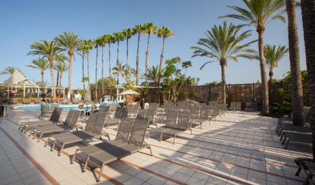 Disabled-Friendly Hotel with Pool Hoist image