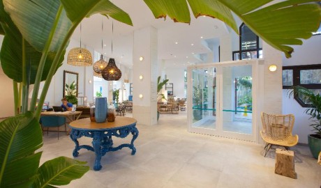 Wheelchair-Accessible Hotel with Pool Hoists image