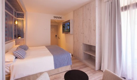 Wheelchair-Accessible Hotel with Pool Hoists image