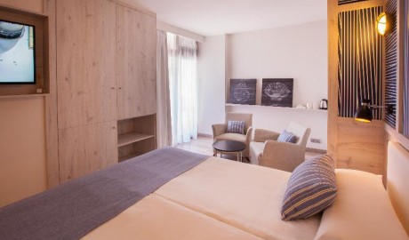 Wheelchair-Accessible Hotel with Pool Hoists image