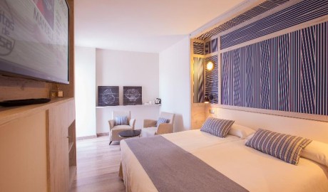 Wheelchair-Accessible Hotel with Pool Hoists image