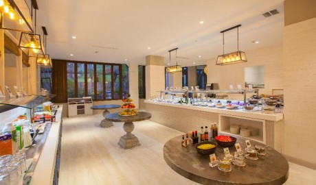 Wheelchair-Accessible Hotel with Pool Hoists image