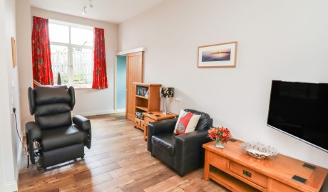 4 Star Gold Cottage image