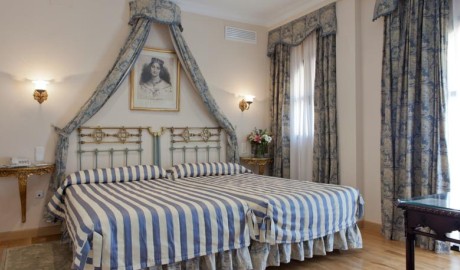 Historic City Centre Hotel image