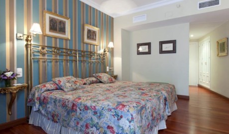 Historic City Centre Hotel image