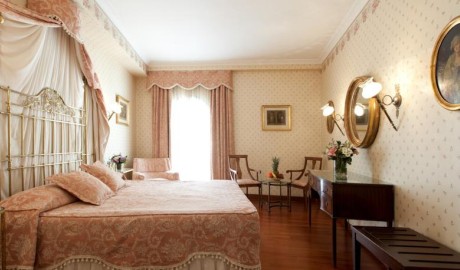 Historic City Centre Hotel image