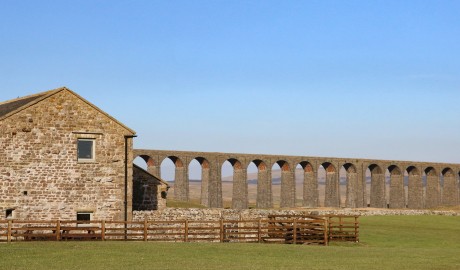 Three Peaks Barn image