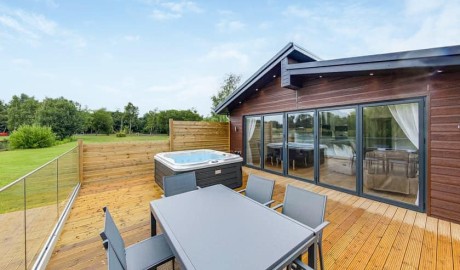 Wheelchair accessible lodge 4 image