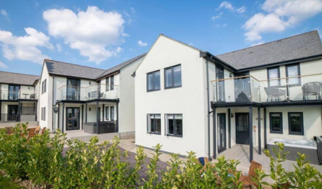Accessible Ground Floor Apartment Hot tub image