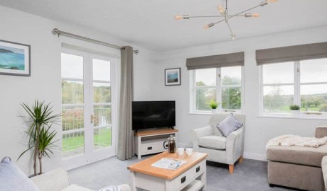 Accessible Ground Floor Apartment Hot tub image