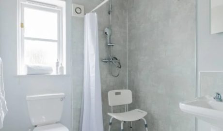 Accessible Ground Floor Apartment Hot tub image