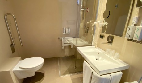Accesible Hotel image