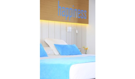 Wheelchair friendly beach hotel image
