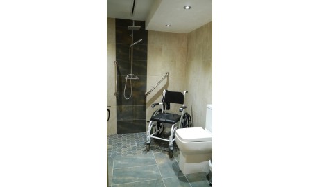 Pet Friendly Accessible Lake View Cottage - with hot tub image