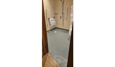 Wet room in Cabin 63