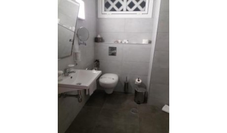 Wheelchair-Accessible Hotel with Pool Hoists image
