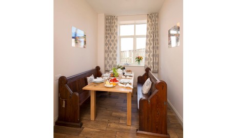 4 Star Gold Cottage image