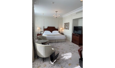 Luxurious London Hotel image