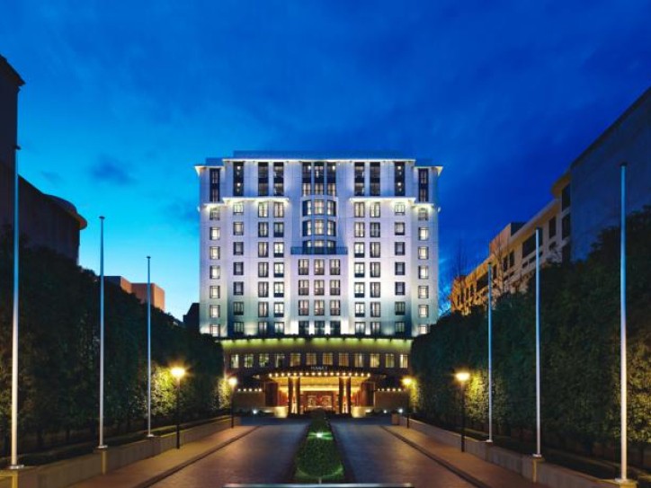 Luxury 5-Star Hotel Card image