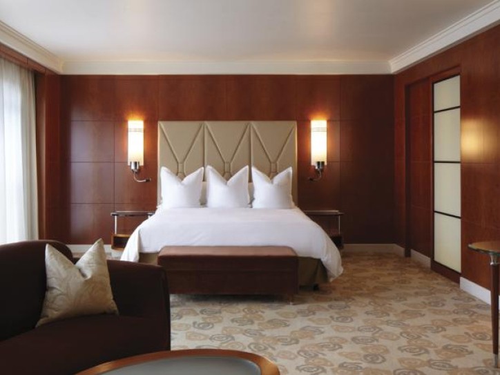 Luxury 5-Star Hotel Card image