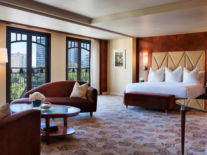 Luxury 5-Star Hotel Card image