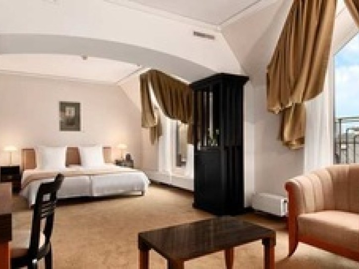 Charming 5 star hotel Card image